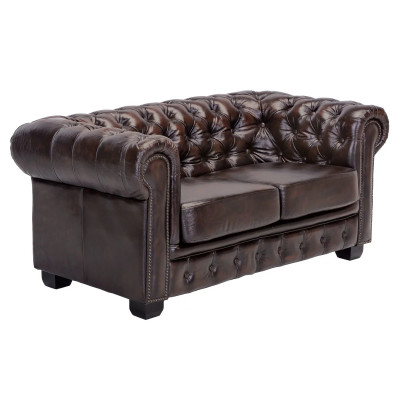 Hnědá pohovka Chesterfield