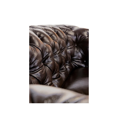 Hnědá pohovka Chesterfield