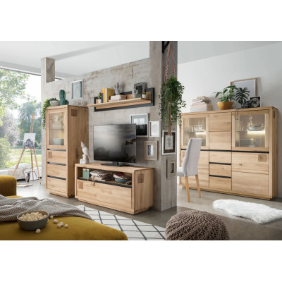 Dřevěný stolek pod TV